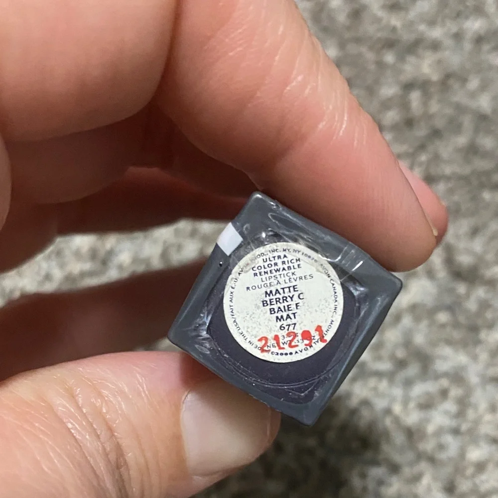Avon Ultra Color Rich‎ Renewable Lipstick in Matte Berry Sealed